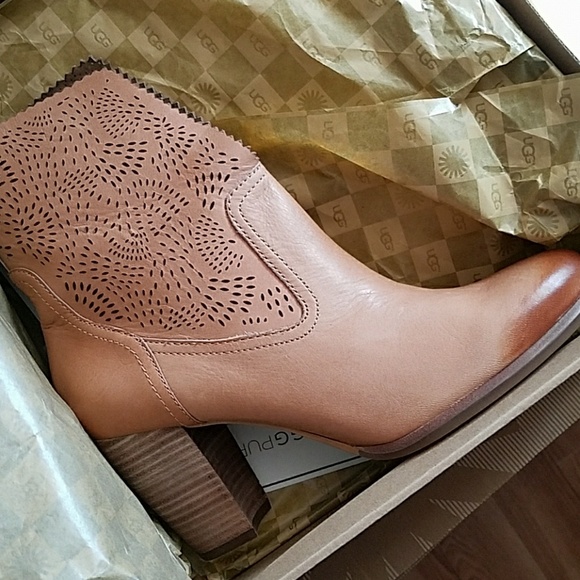 UGG Shoes - UGG FOR WOMEN SIZE 9